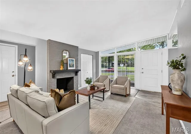 Photo 3 of Sale Pending at 430 Holiday Hl Dr, Florissant, MO 63033 | MLS# MIS26057402 | Listing updated on 2026-10-01