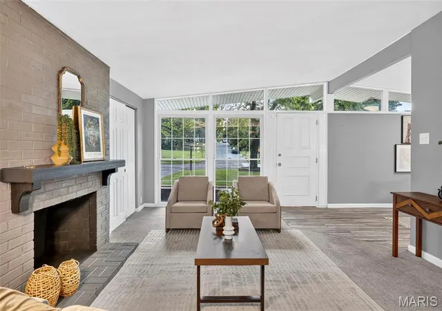 Photo 4 of Sale Pending at 430 Holiday Hl Dr, Florissant, MO 63033 | MLS# MIS26057402 | Listing updated on 2026-10-01