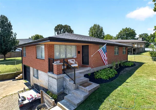 Photo 1 of Sale Pending at 1004 E 9th Street, Rolla, MO 65401 | MLS# MIS26057410 | Listing updated on 2026-10-07