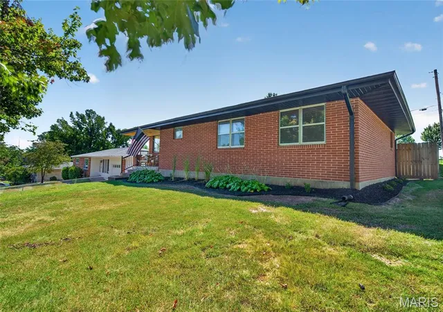 Photo 3 of Sale Pending at 1004 E 9th Street, Rolla, MO 65401 | MLS# MIS26057410 | Listing updated on 2026-10-07