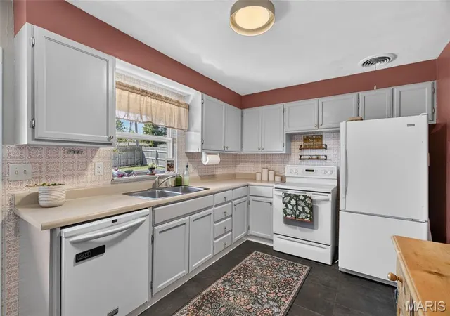 Photo 4 of Sale Pending at 1004 E 9th Street, Rolla, MO 65401 | MLS# MIS26057410 | Listing updated on 2026-10-07