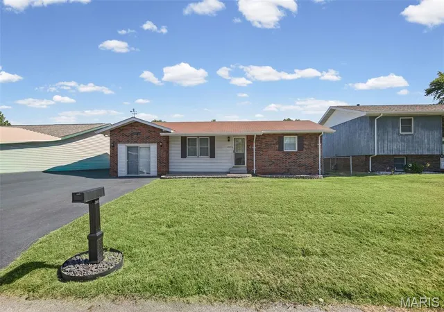 Photo 2 of Single family home for sale at 2005 Louise Ave, East Saint Louis, IL 62206 | MLS# MIS26057428 | Listing updated on 2026-09-14