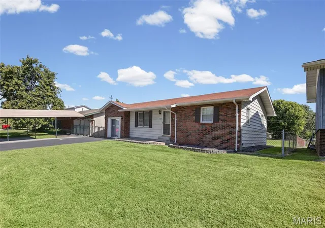 Photo 3 of Single family home for sale at 2005 Louise Ave, East Saint Louis, IL 62206 | MLS# MIS26057428 | Listing updated on 2026-09-14