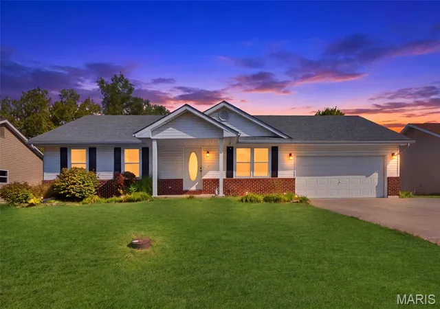 Photo 3 of Single family home for sale at 1009 Southway Dr, Bowling Green, MO 63334 | MLS# MIS26057434 | Listing updated on 2026-09-14