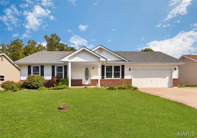 Photo 3 of Single family home for sale at 1009 Southway Dr, Bowling Green, MO 63334 | MLS# MIS26057434 | Listing updated on 2026-09-14