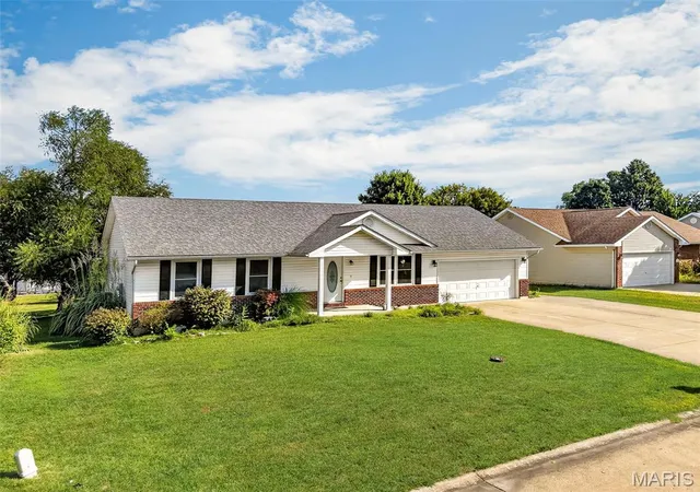 Photo 4 of Single family home for sale at 1009 Southway Dr, Bowling Green, MO 63334 | MLS# MIS26057434 | Listing updated on 2026-09-14