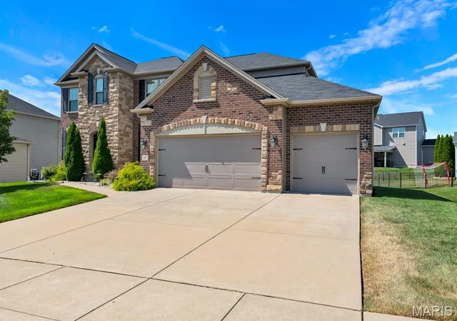 Photo 3 of Single family home for sale at 221 Oakhurst Cir, O Fallon, MO 63368 | MLS# MIS26057480 | Listing updated on 2026-09-11