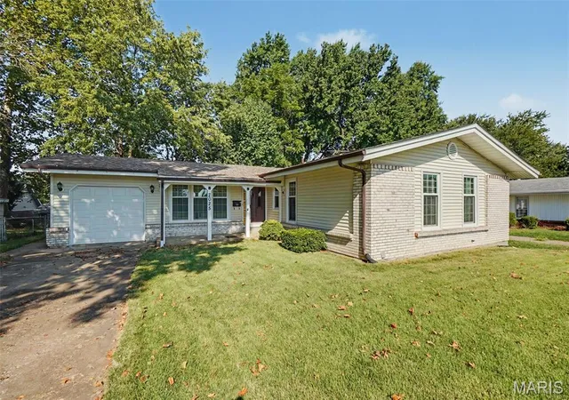 Photo 1 of Single family home for sale at 2025 Derhake Rd, Florissant, MO 63033 | MLS# MIS26057536 | Listing updated on 2026-09-28