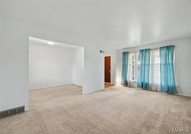 Photo 3 of Single family home for sale at 2025 Derhake Rd, Florissant, MO 63033 | MLS# MIS26057536 | Listing updated on 2026-09-28