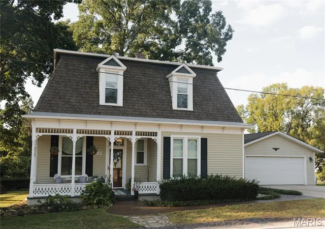 Single family home for sale at 5548 Chestnut St, Augusta, MO 63332 | MLS# MIS26057548