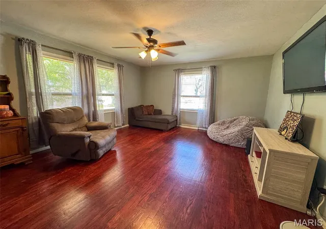Photo 4 of Sale Pending at 808 Taylor Ave, Farmington, MO 63640 | MLS# MIS26057585 | Listing updated on 2026-09-11
