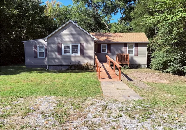 Photo 1 of Sale Pending at 6800 Wille Dr, Maryville, IL 62062 | MLS# MIS26057632 | Listing updated on 2026-09-10