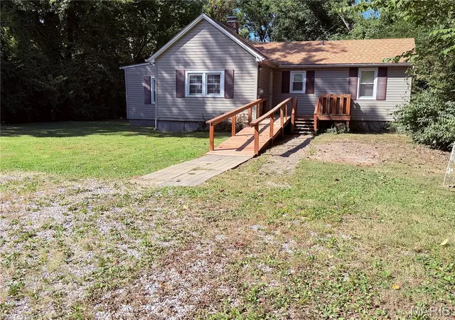Photo 2 of Sale Pending at 6800 Wille Dr, Maryville, IL 62062 | MLS# MIS26057632 | Listing updated on 2026-09-10