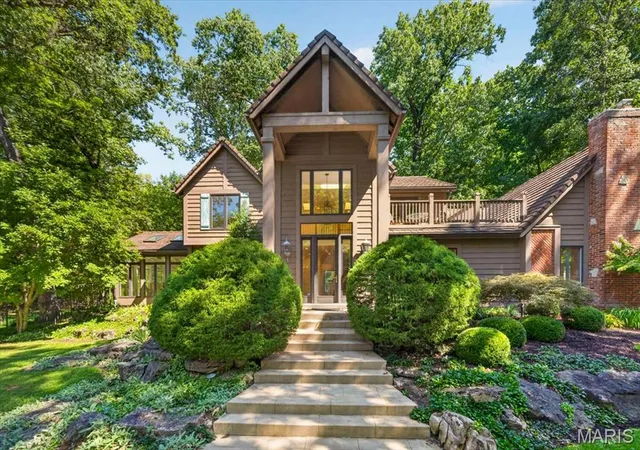 Photo 2 of Sale Pending at 16463 Dapple Gray Ct, Chesterfield, MO 63005 | MLS# MIS26057636 | Listing updated on 2026-09-11