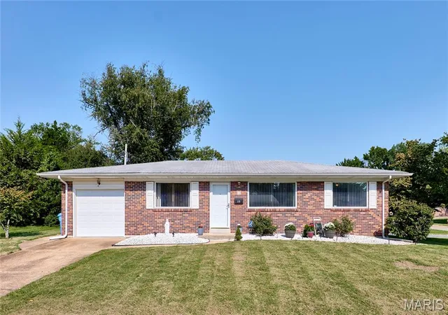 Photo 1 of Sale Pending at 12 Longhenrich Dr, Florissant, MO 63031 | MLS# MIS26057679 | Listing updated on 2026-09-13