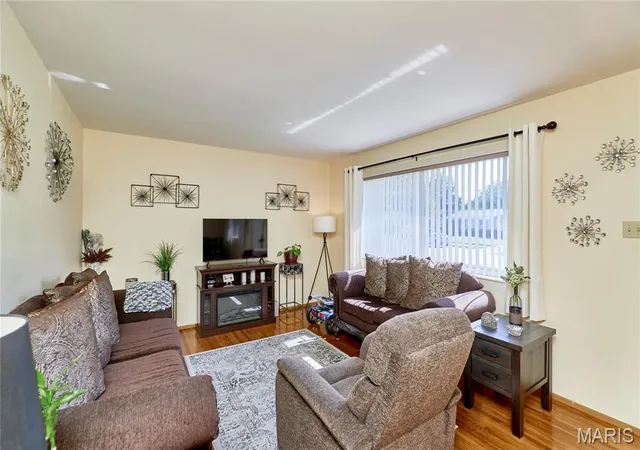 Photo 3 of Sale Pending at 12 Longhenrich Dr, Florissant, MO 63031 | MLS# MIS26057679 | Listing updated on 2026-09-13