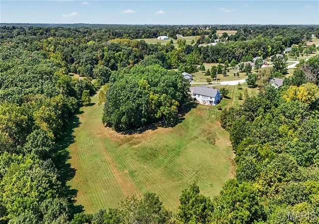Photo 3 of Single family home for sale at 174 Denise Ct, Troy, MO 63379 | MLS# MIS26057680 | Listing updated on 2026-09-10
