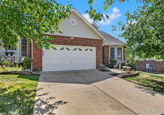 Photo 1 of Single family home for sale at 5522 Heather Blf Ct, Saint Louis, MO 63128 | MLS# MIS26057684 | Listing updated on 2026-09-11