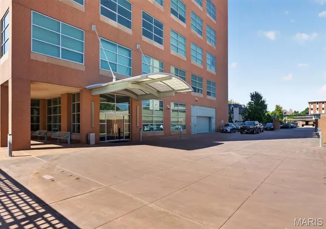 Condo for sale at 8025 Maryland Ave #3F, Saint Louis, MO 63105 | MLS# MIS26057685
