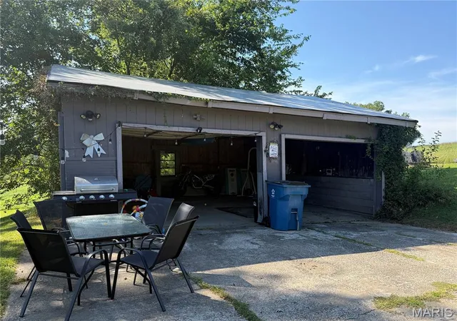 Photo 2 of Single family home for sale at 10280 Old Hwy 79, Hannibal, MO 63401 | MLS# MIS26057715 | Listing updated on 2026-09-11