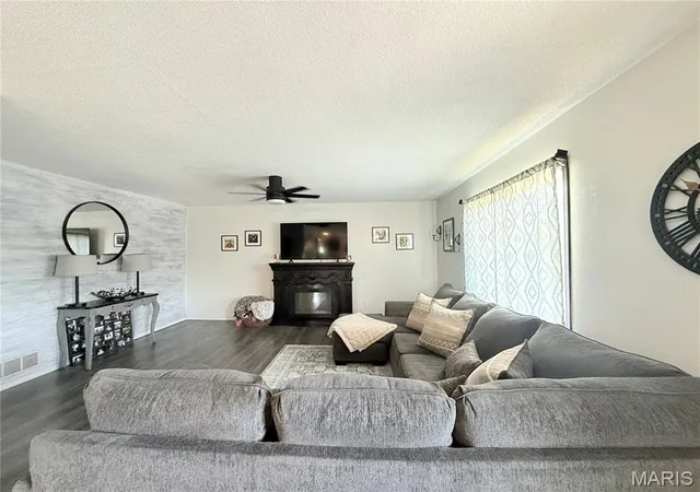 Photo 3 of Single family home for sale at 10280 Old Hwy 79, Hannibal, MO 63401 | MLS# MIS26057715 | Listing updated on 2026-09-11