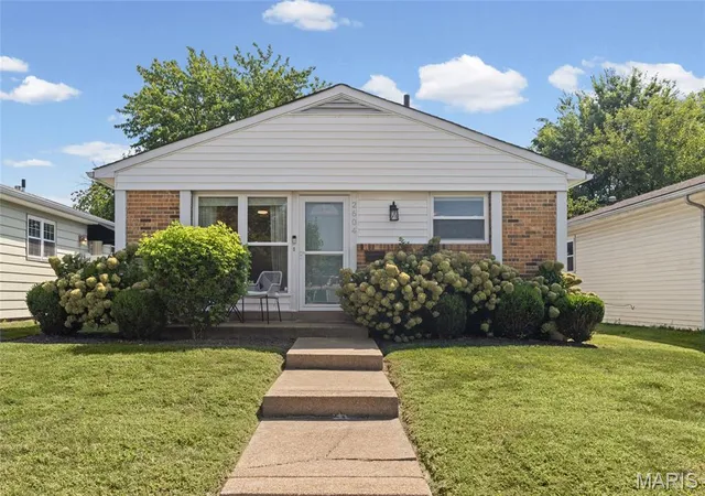 Photo 3 of Single family home for sale at 2604 Hereford St, Saint Louis, MO 63139 | MLS# MIS26057722 | Listing updated on 2026-09-14