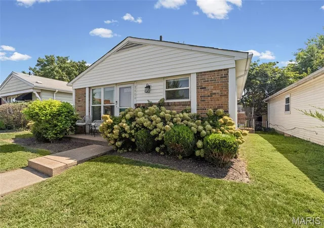 Photo 3 of Single family home for sale at 2604 Hereford St, Saint Louis, MO 63139 | MLS# MIS26057722 | Listing updated on 2026-09-14