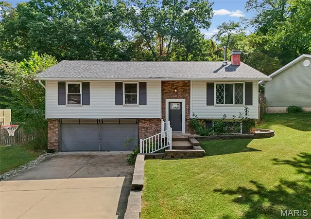 Photo 1 of Sale Pending at 2117 Ayrshire Ct, Imperial, MO 63052 | MLS# MIS26057728 | Listing updated on 2026-09-13