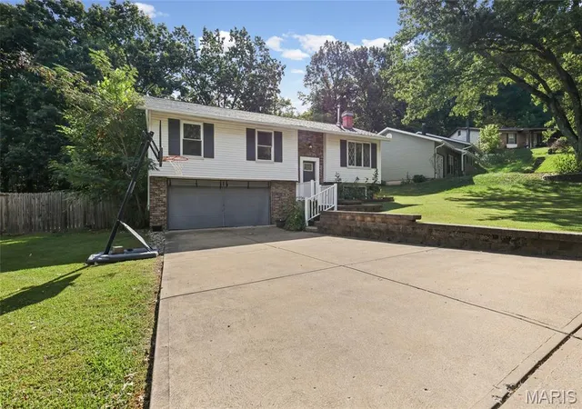 Photo 3 of Sale Pending at 2117 Ayrshire Ct, Imperial, MO 63052 | MLS# MIS26057728 | Listing updated on 2026-09-13