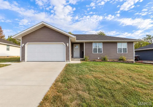 Photo 1 of Single family home for sale at 1404 Jessalinn Dr, Lebanon, MO 65536 | MLS# MIS26057753 | Listing updated on 2026-09-14