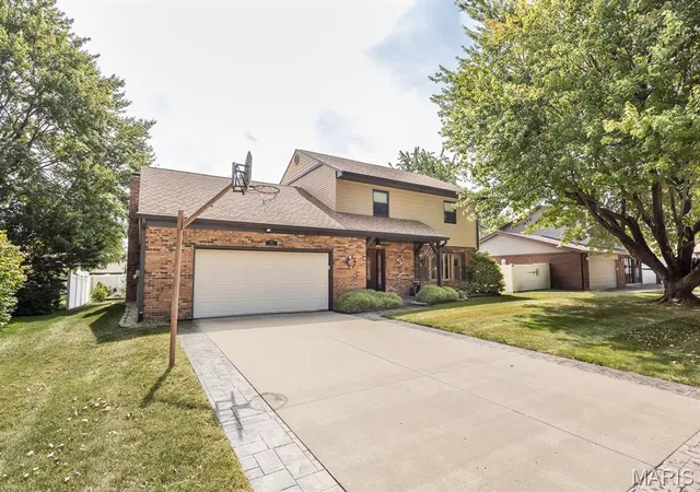 Photo 3 of Single family home for sale at 328 Veach Dr, Fairview Heights, IL 62208 | MLS# MIS26057768 | Listing updated on 2026-09-15