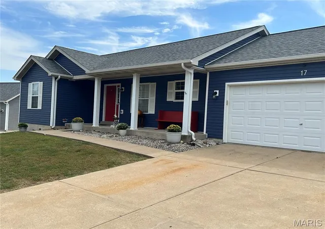 Photo 2 of Single family home for sale at 17 Dean Wells Ct, Warrenton, MO 63383 | MLS# MIS26057776 | Listing updated on 2026-09-15