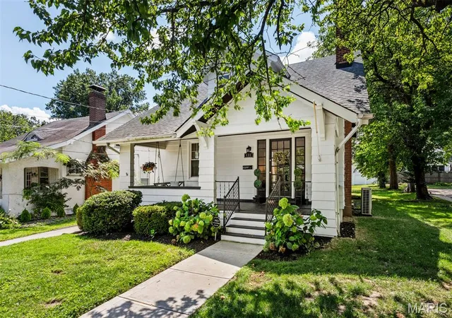 Photo 2 of Sale Pending at 400 E Adams Ave, Saint Louis, MO 63122 | MLS# MIS26057791 | Listing updated on 2026-09-15