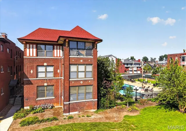 Condo for sale at 5653 Waterman Blvd #1S, Saint Louis, MO 63112 | MLS# MIS26057816