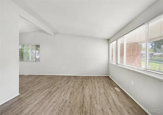 Photo 3 of Single family home for sale at 4 Colt Cir, Florissant, MO 63033 | MLS# MIS26057817 | Listing updated on 2026-09-11