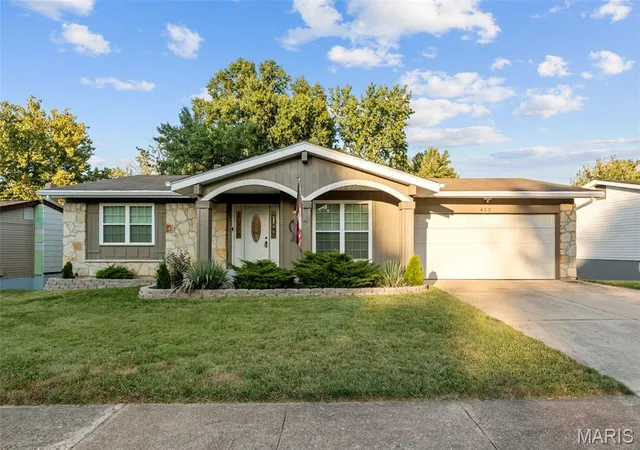 Photo 1 of Sale Pending at 412 Woodrun Dr, Ballwin, MO 63021 | MLS# MIS26057824 | Listing updated on 2026-09-11