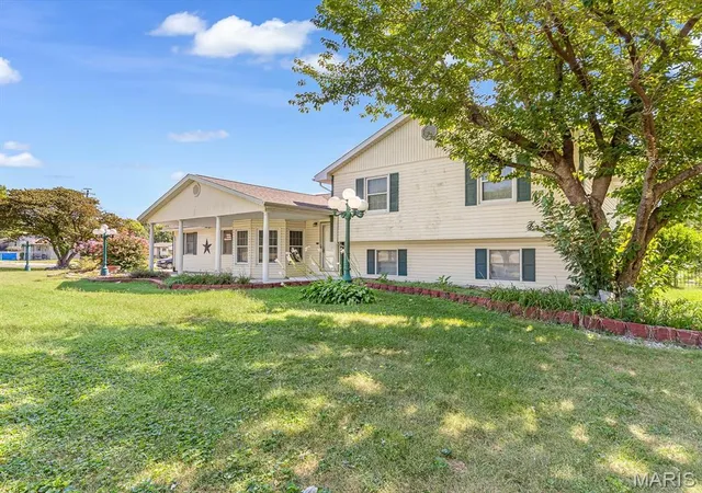 Photo 1 of Sale Pending at 4796 Nameoki Rd, Granite City, IL 62040 | MLS# MIS26057846 | Listing updated on 2026-09-09