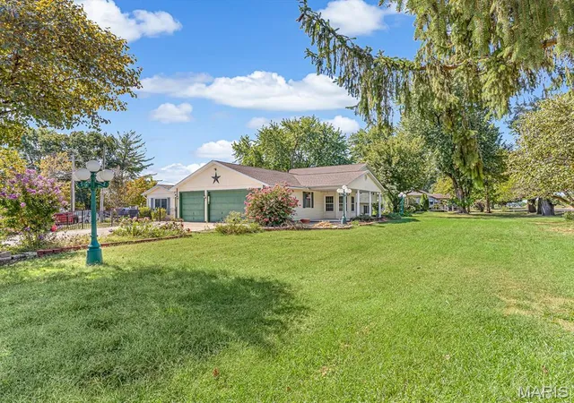 Photo 2 of Sale Pending at 4796 Nameoki Rd, Granite City, IL 62040 | MLS# MIS26057846 | Listing updated on 2026-09-09
