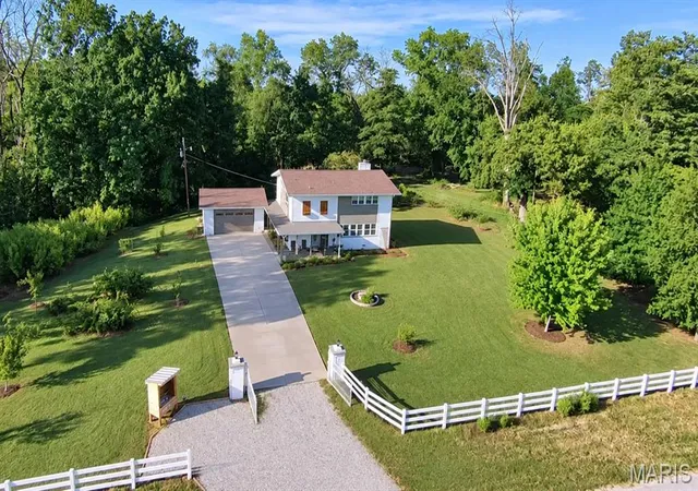 Photo 1 of Sale Pending at 8309 Lebanon Rd, Troy, IL 62294 | MLS# MIS26057852 | Listing updated on 2026-09-14