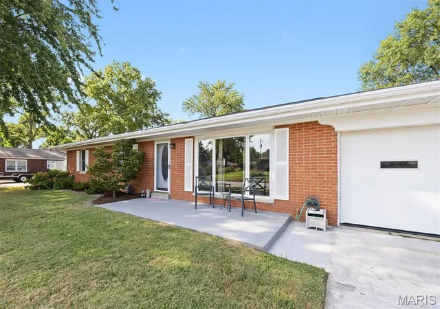 Photo 1 of Single family home for sale at 128 Aaron Dr, Belleville, IL 62220 | MLS# MIS26057854 | Listing updated on 2026-09-14