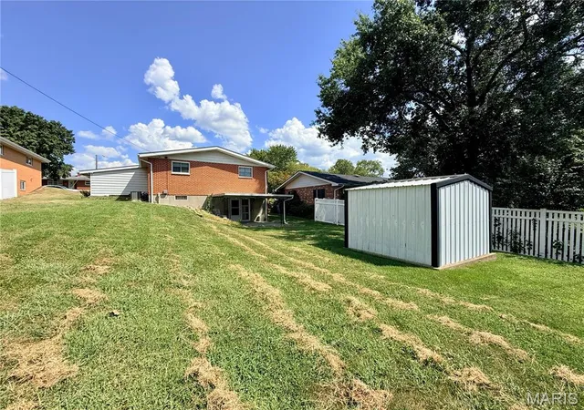 Photo 3 of Single family home for sale at 425 Cherry Dr, Sainte Genevieve, MO 63670 | MLS# MIS26057886 | Listing updated on 2026-09-21
