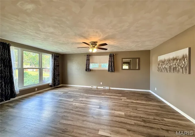 Photo 3 of Single family home for sale at 425 Cherry Dr, Sainte Genevieve, MO 63670 | MLS# MIS26057886 | Listing updated on 2026-09-21