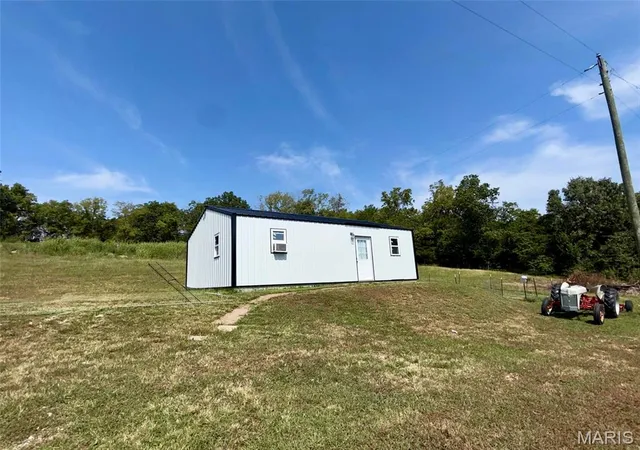 Photo 3 of Sale Pending at 3494 M Spence School Rd, Mansfield, MO 65704 | MLS# MIS26057908 | Listing updated on 2026-09-11