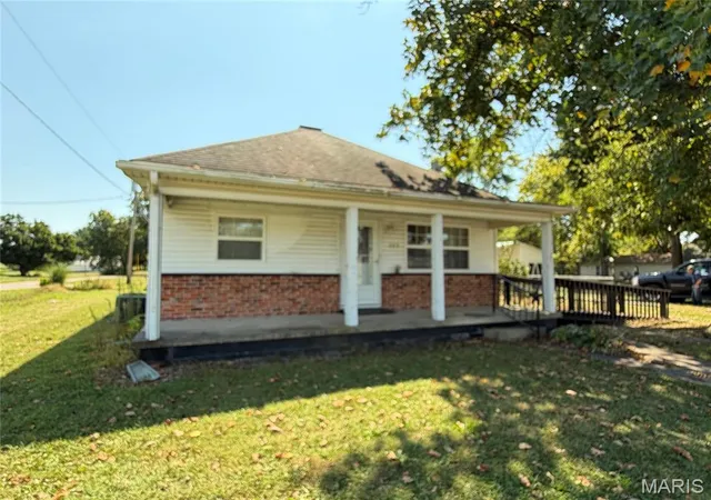 Photo 2 of Sale Pending at 323 Talmadge St, Witt, IL 62094 | MLS# MIS26057916 | Listing updated on 2026-09-15