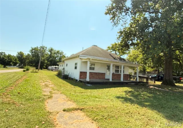 Photo 3 of Sale Pending at 323 Talmadge St, Witt, IL 62094 | MLS# MIS26057916 | Listing updated on 2026-09-15
