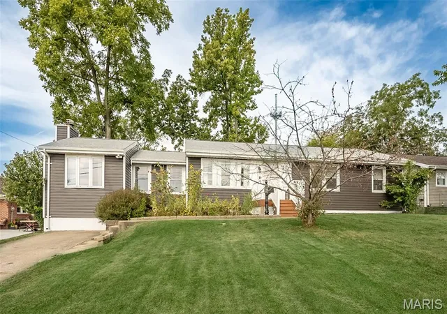 Photo 3 of Sale Pending at 319 Wood St, O Fallon, MO 63366 | MLS# MIS26057921 | Listing updated on 2026-09-13
