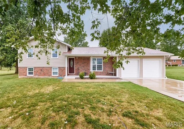 Photo 1 of Single family home for sale at 105 Sharon Dr, Montgomery City, MO 63361 | MLS# MIS26057940 | Listing updated on 2026-09-30