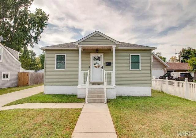 Photo 1 of Single family home for sale at 317 Rohm Pl, Roxana, IL 62084 | MLS# MIS26057948 | Listing updated on 2026-09-14