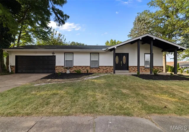Photo 2 of Single family home for sale at 5891 Sir Edward Ln, Florissant, MO 63033 | MLS# MIS26057962 | Listing updated on 2026-10-07