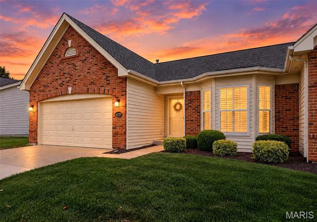 Photo 1 of Sale Pending at 14737 Ladue Blfs Xing Dr, Chesterfield, MO 63017 | MLS# MIS26057993 | Listing updated on 2026-09-14